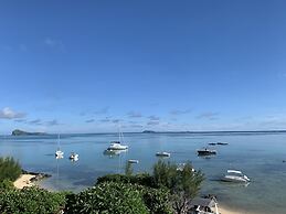 Luxury beachfront villa with private pool and cozy Pavillon with priva