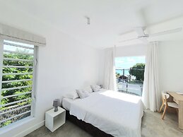 Luxury beachfront villa with private pool and cozy Pavillon with priva