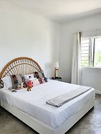 Luxury beachfront villa with private pool and cozy Pavillon with priva