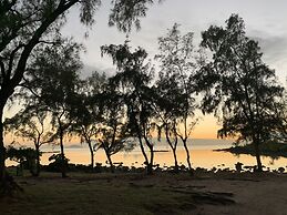 Luxury beachfront villa with private pool and cozy Pavillon with priva