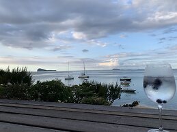 Luxury beachfront villa with private pool and cozy Pavillon with priva