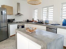 Luxury beachfront villa with private pool and cozy Pavillon with priva