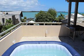 Luxury beachfront villa with private pool and cozy Pavillon with priva