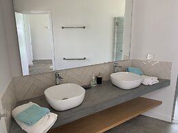 Luxury beachfront villa with private pool and cozy Pavillon with priva