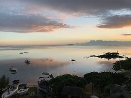 Luxury beachfront villa with private pool and cozy Pavillon with priva