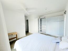 Luxury beachfront villa with private pool and cozy Pavillon with priva