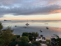 Luxury beachfront villa with private pool and cozy Pavillon with priva