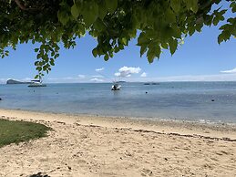 Luxury beachfront villa with private pool and cozy Pavillon with priva