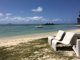 Luxury beachfront villa with private pool and cozy Pavillon with priva