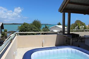 Luxury beachfront villa with private pool and cozy Pavillon with priva