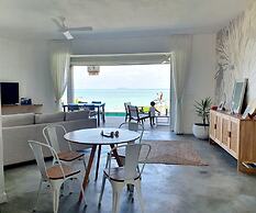 Luxury beachfront villa with private pool and cozy Pavillon with priva