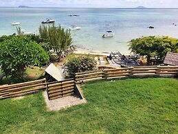 Luxury beachfront villa with private pool and cozy Pavillon with priva