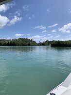 Luxury beachfront villa with private pool and cozy Pavillon with priva