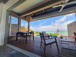 Luxury beachfront villa with private pool and cozy Pavillon with priva