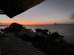 Luxury beachfront villa with private pool and cozy Pavillon with priva