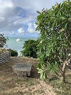 Luxury beachfront villa with private pool and cozy Pavillon with priva