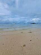 Luxury beachfront villa with private pool and cozy Pavillon with priva