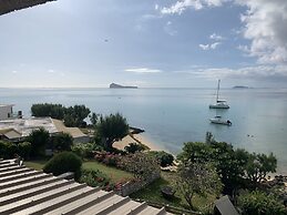 Luxury beachfront villa with private pool and cozy Pavillon with priva