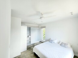 Luxury beachfront villa with private pool and cozy Pavillon with priva