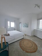 Luxury beachfront villa with private pool and cozy Pavillon with priva