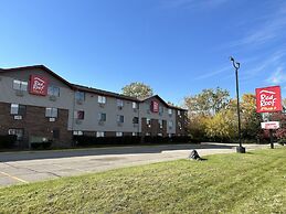 Red Roof PLUS+ Belleville