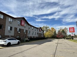 Red Roof PLUS+ Belleville