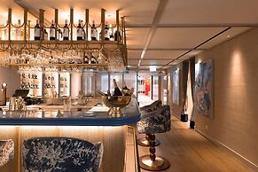 Legacy Hotel Cascais, Curio Collection By Hilton