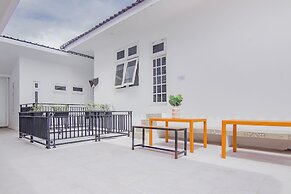 Super OYO Capital O 90342 Kemang Garden