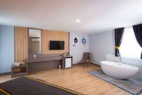 Saint Star Kemer - Adult Only +16