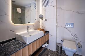 Saint Star Kemer - Adult Only +16