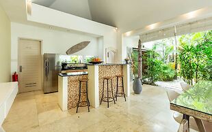 Trendy 3br Private Villa Seminyak