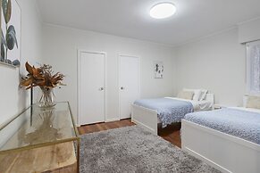 Amazing Home By Beach - Aircon-ed