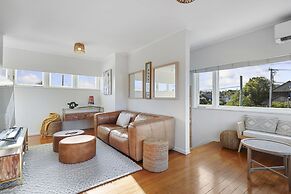 Amazing Home By Beach - Aircon-ed