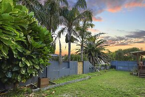 Amazing Home By Beach - Aircon-ed