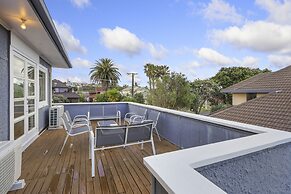 Amazing Home By Beach - Aircon-ed