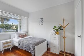 Amazing Home By Beach - Aircon-ed