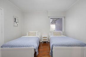 Amazing Home By Beach - Aircon-ed