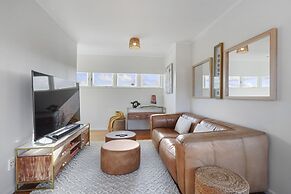 Amazing Home By Beach - Aircon-ed