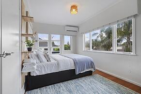 Amazing Home By Beach - Aircon-ed