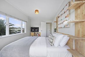 Amazing Home By Beach - Aircon-ed