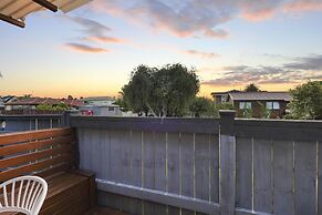 Amazing Home By Beach - Aircon-ed