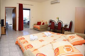 Apartments & Rooms Villa Petra