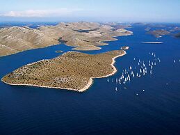 Apartments & Rooms Villa Petra