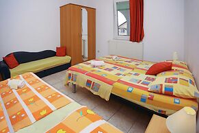 Apartments & Rooms Villa Petra