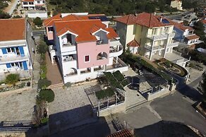 Apartments & Rooms Villa Petra