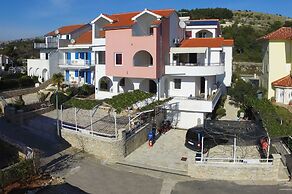 Apartments & Rooms Villa Petra