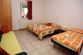 Apartments & Rooms Villa Petra