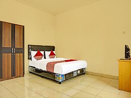 Super OYO 91535 J&b Rooms Tomang