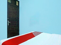 Super OYO 91535 J&b Rooms Tomang