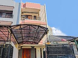 Super OYO 91535 J&b Rooms Tomang